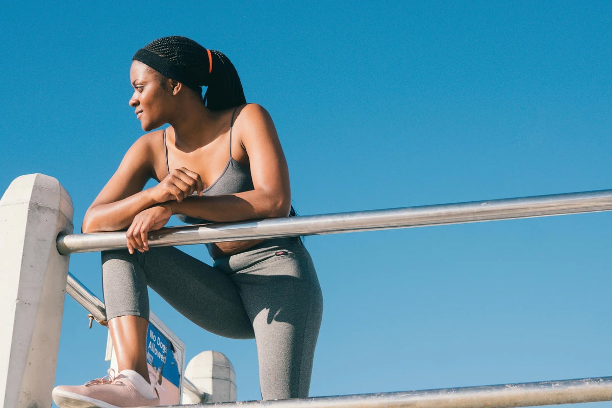 Femme sportive qui se repose
